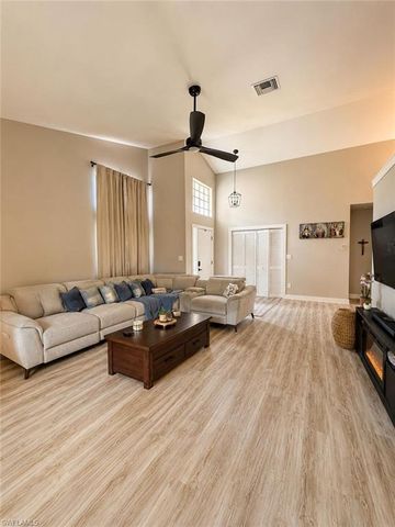113 Bristol LN C7, Naples, FL 34112