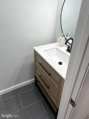 5214 BLAINE ST NE, Washington, DC 20019