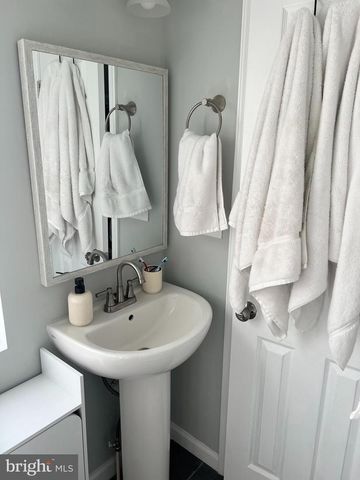 5214 BLAINE ST NE, Washington, DC 20019