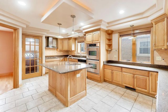 5731 S Newland Avenue, Chicago, IL 60638