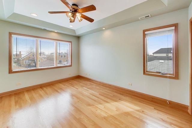 5731 S Newland Avenue, Chicago, IL 60638