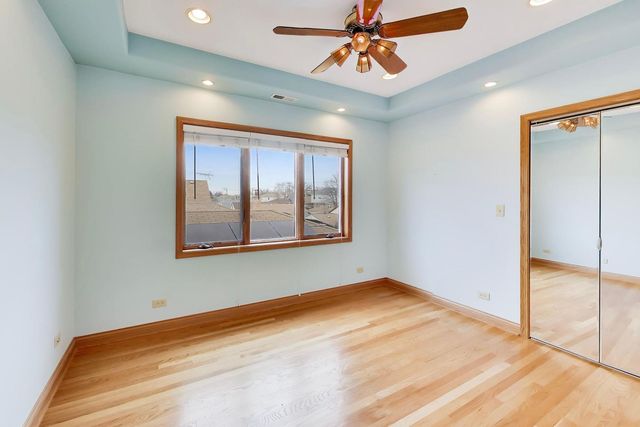 5731 S Newland Avenue, Chicago, IL 60638