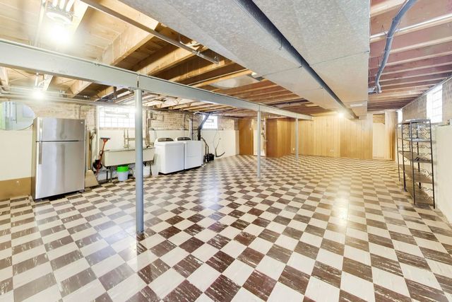 5731 S Newland Avenue, Chicago, IL 60638