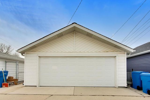 5731 S Newland Avenue, Chicago, IL 60638