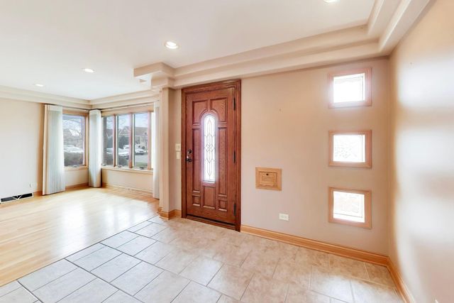 5731 S Newland Avenue, Chicago, IL 60638