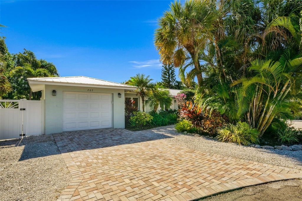 207 PEACOCK LANE, HOLMES BEACH, FL 34217 — photo 3