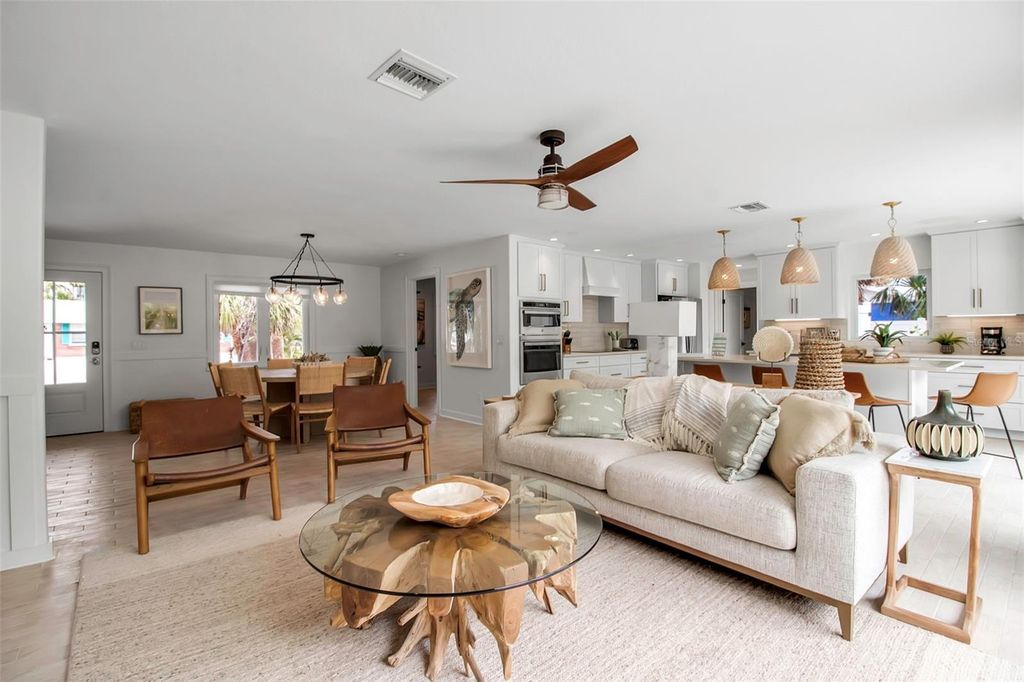 207 PEACOCK LANE, HOLMES BEACH, FL 34217 — photo 4