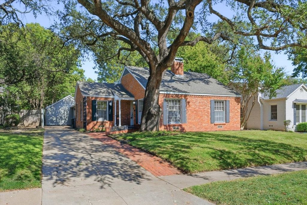 4232 Pershing Avenue, Fort Worth, TX 76107