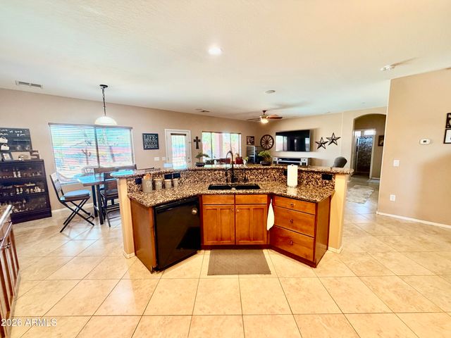 1863 N WESTFALL Lane, Casa Grande, AZ 85122
