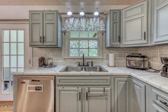 706 Old Stage Road, Church Hill, TN 37642