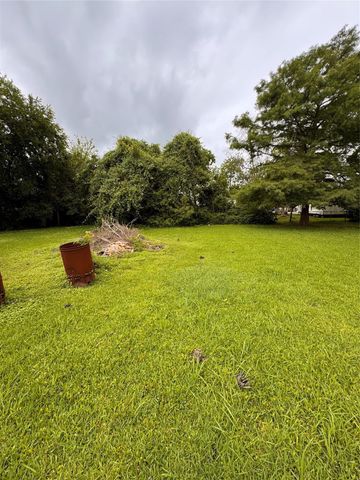 7903 Spivey Road, Highlands, TX 77562