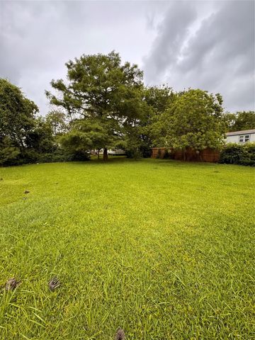 7903 Spivey Road, Highlands, TX 77562