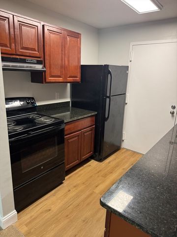 58 Village Brook 18, Natick, MA 01760