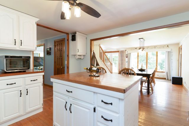 31 Little Alum Rd, Brimfield, MA 01010