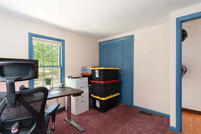31 Little Alum Rd, Brimfield, MA 01010