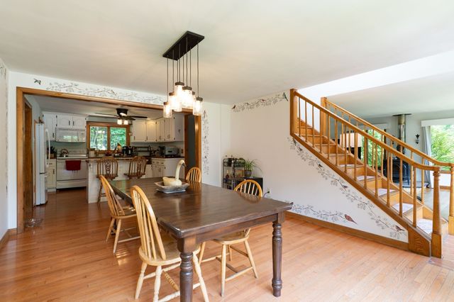 31 Little Alum Rd, Brimfield, MA 01010