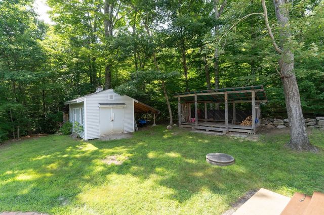 31 Little Alum Rd, Brimfield, MA 01010
