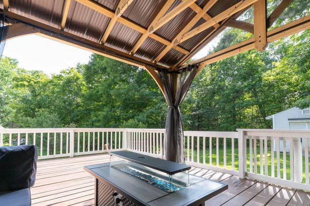 31 Little Alum Rd, Brimfield, MA 01010