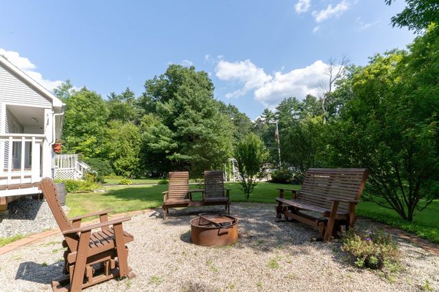 31 Little Alum Rd, Brimfield, MA 01010