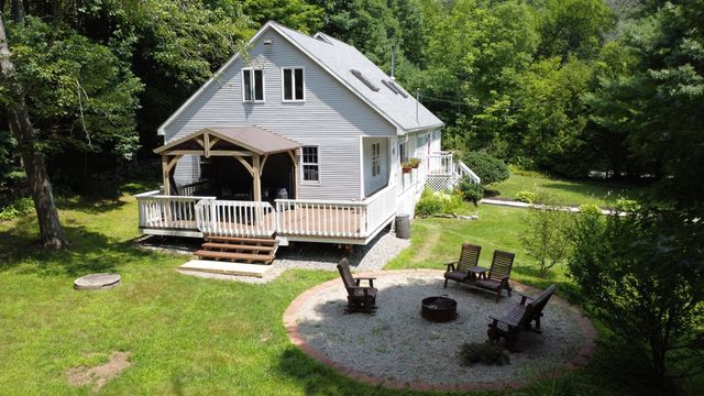 31 Little Alum Rd, Brimfield, MA 01010