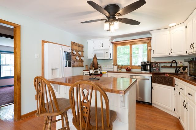 31 Little Alum Rd, Brimfield, MA 01010