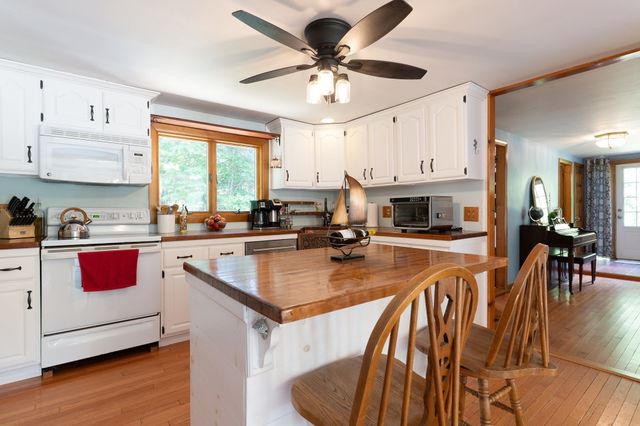 31 Little Alum Rd, Brimfield, MA 01010
