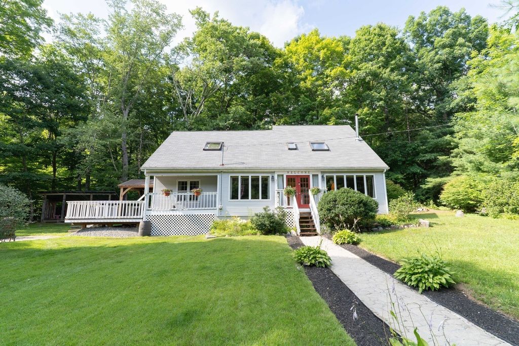 31 Little Alum Rd, Brimfield, MA 01010