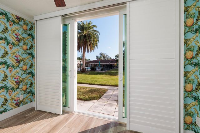 5095 BAY STREET NE 102, St Petersburg, FL 33703