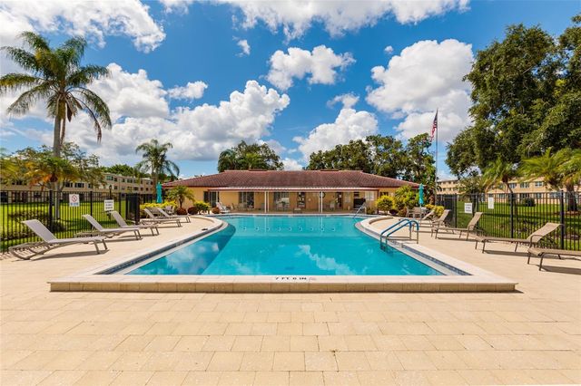 5095 BAY STREET NE 102, St Petersburg, FL 33703