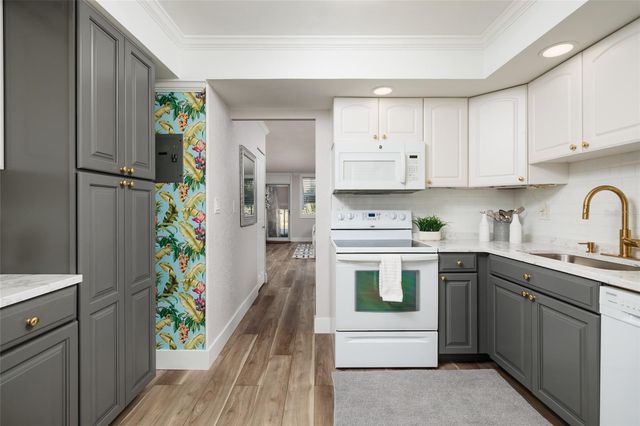 5095 BAY STREET NE 102, St Petersburg, FL 33703