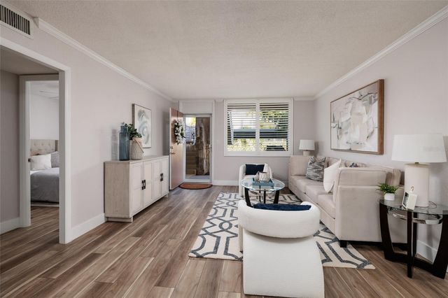 5095 BAY STREET NE 102, St Petersburg, FL 33703