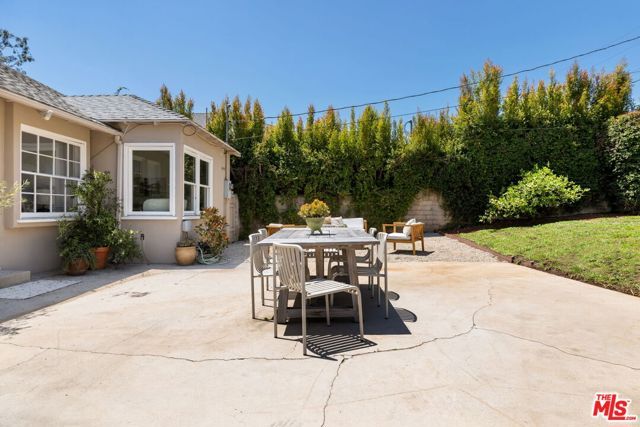 2244 Hillsboro Avenue, Los Angeles, CA 90034
