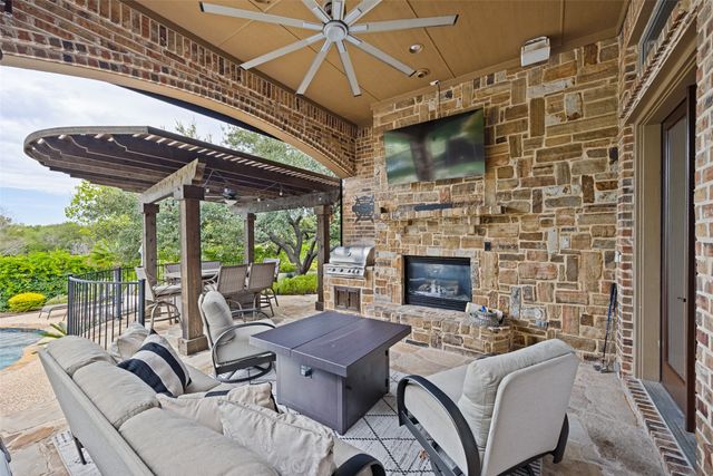 2613 Round Table Boulevard, Lewisville, TX 75056