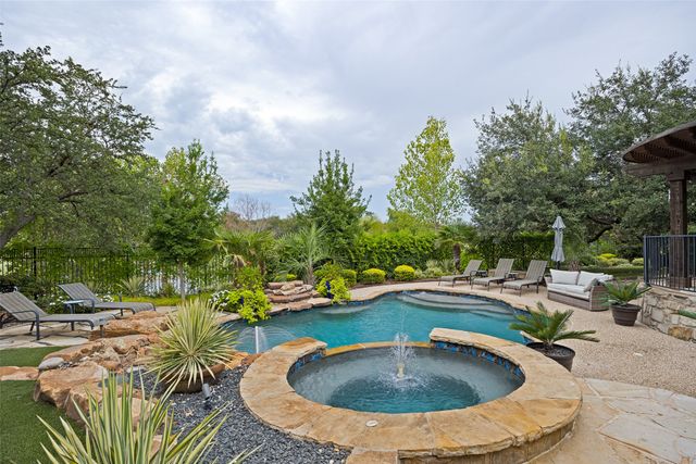2613 Round Table Boulevard, Lewisville, TX 75056