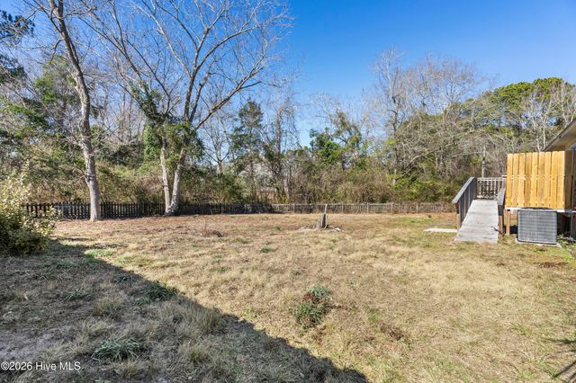 552 Tar Landing Road, Holly Ridge, NC 28445