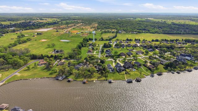 1334 Kiowa Drive E, Gainesville, TX 76240