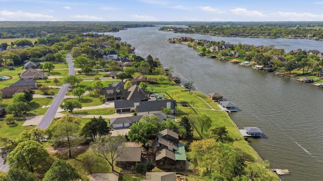 1334 Kiowa Drive E, Gainesville, TX 76240