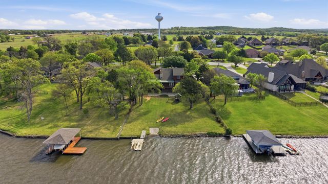 1334 Kiowa Drive E, Gainesville, TX 76240