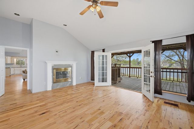 1334 Kiowa Drive E, Gainesville, TX 76240