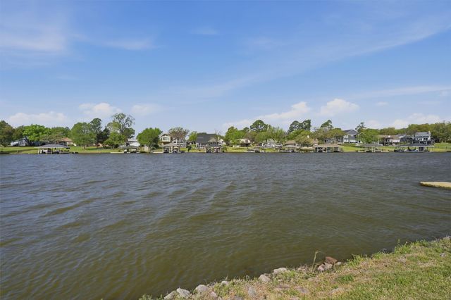 1334 Kiowa Drive E, Gainesville, TX 76240