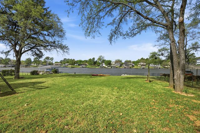 1334 Kiowa Drive E, Gainesville, TX 76240