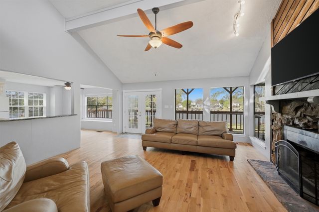 1334 Kiowa Drive E, Gainesville, TX 76240