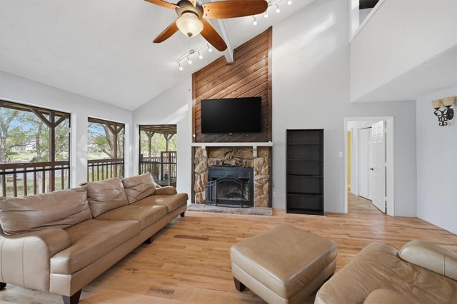 1334 Kiowa Drive E, Gainesville, TX 76240