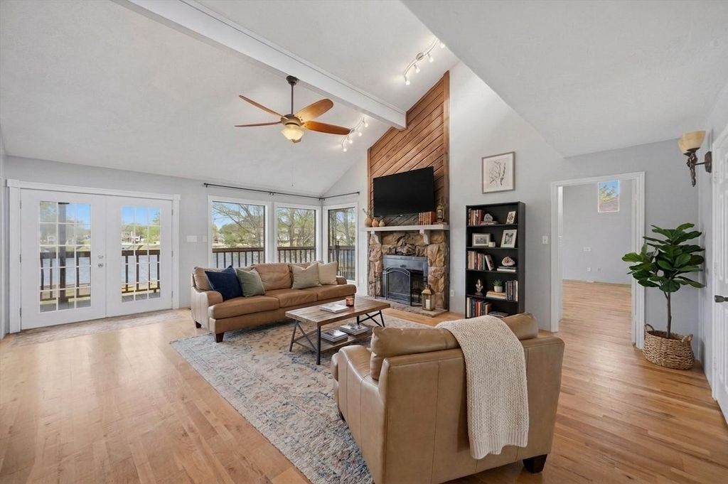 1334 Kiowa Drive E, Gainesville, TX 76240