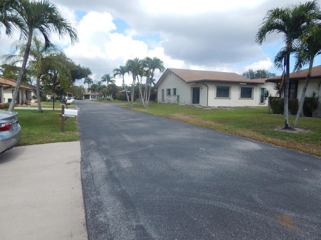 6229 Lakemont Circle, Greenacres, FL 33463