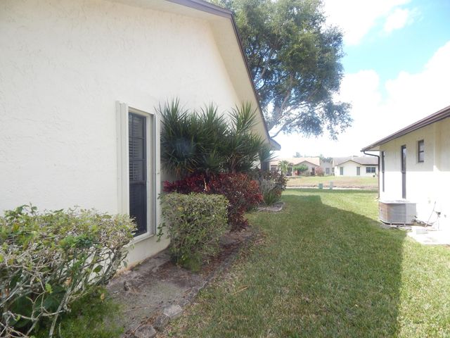 6229 Lakemont Circle, Greenacres, FL 33463