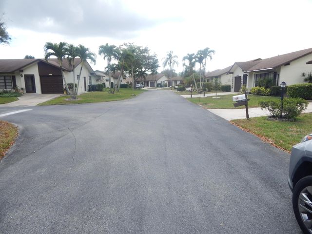 6229 Lakemont Circle, Greenacres, FL 33463