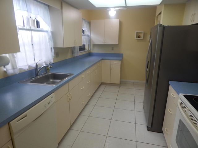 6229 Lakemont Circle, Greenacres, FL 33463