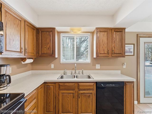 5470 Jamestown Road, Utica, MI 48317