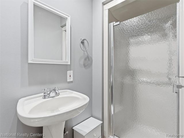 5470 Jamestown Road, Utica, MI 48317